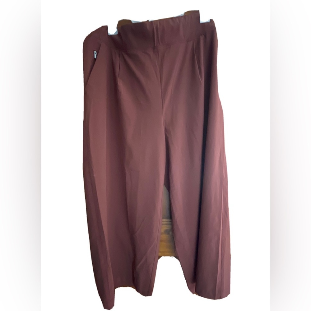 Athletea Brooklyn wide leg crop pant.